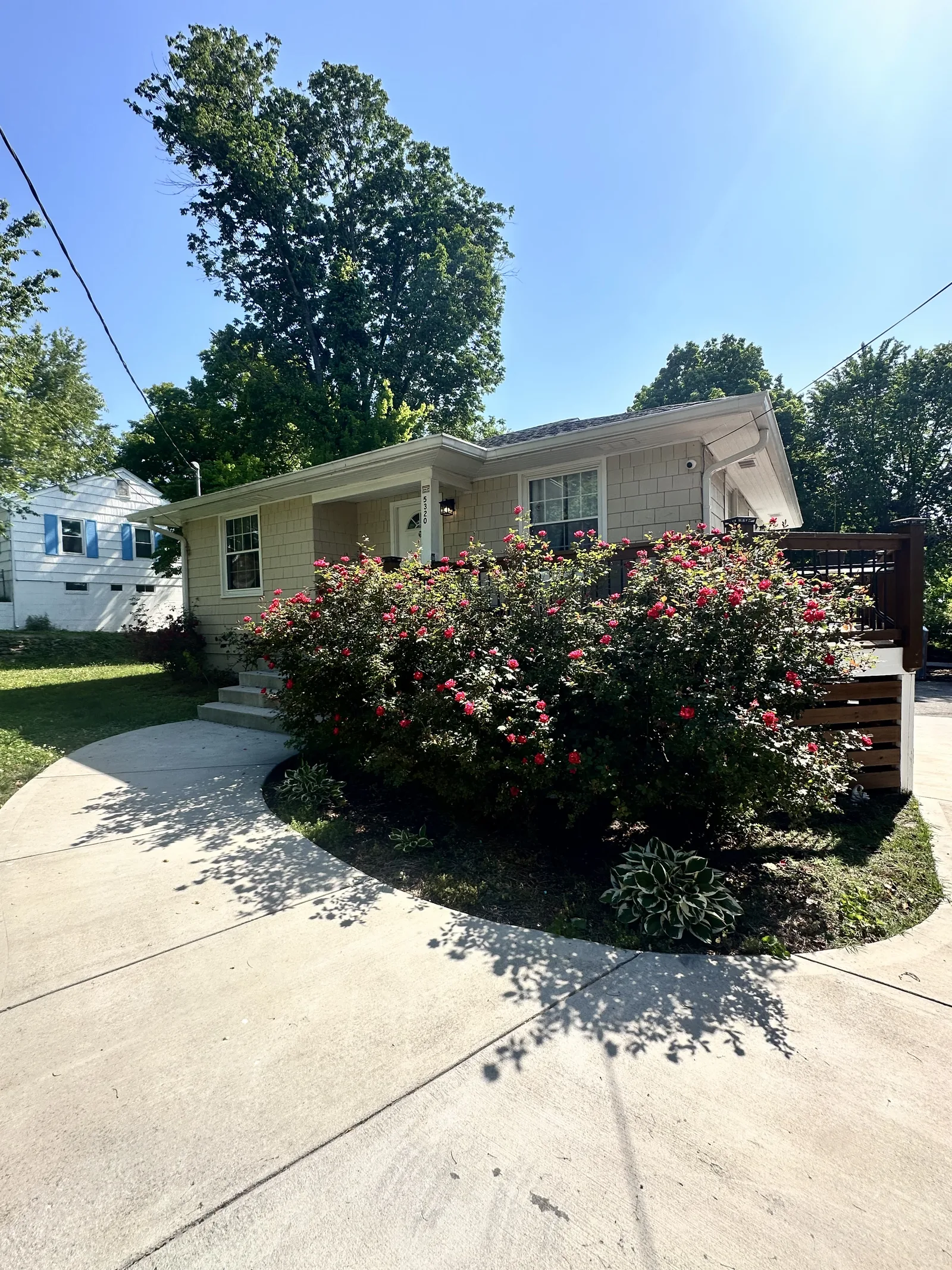 Front yard flowering shrubs installation Maryville TN — landscaping design
